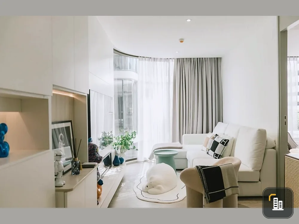 Condo for sale FYNN Asoke, beautifully decorated room, white tone, easy on the eyes, affordable price, come and reserve now, don't miss out.