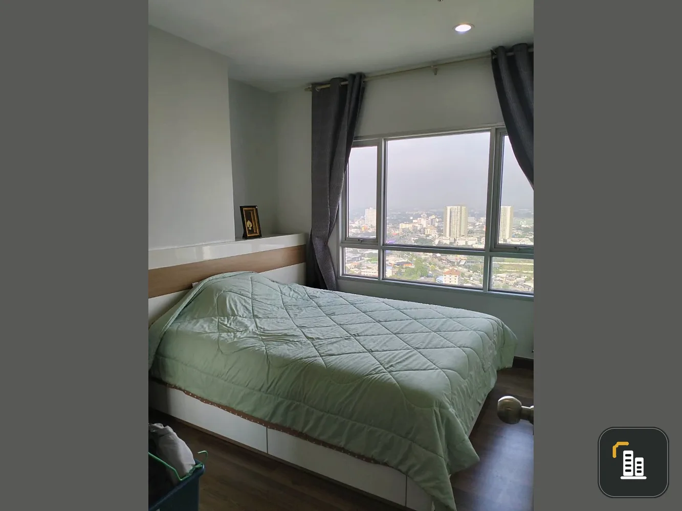 For sale: Centric Tiwanon Station, corner room next to the garden, very high floor, Chao Phraya River view. You will regret it if you miss it.