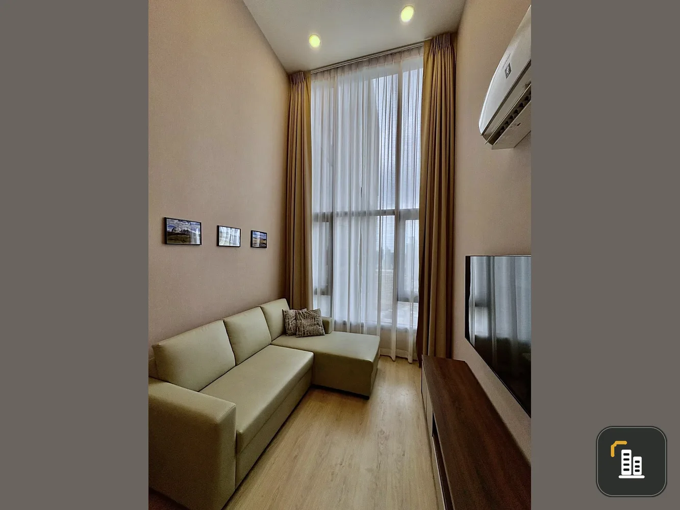 For rent Life rama 4 - asoke Duplex room, 34th floor, high ceiling, airy, fully furnished, must book.