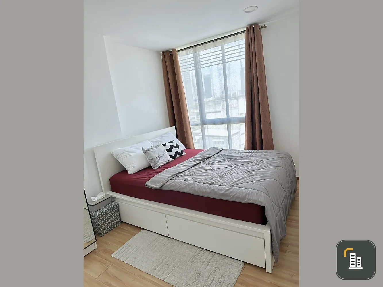 For rent: Notting Hill The Exclusive Charoen Krung, 7th floor, large usable area, 2 bedrooms, fully furnished, must book.