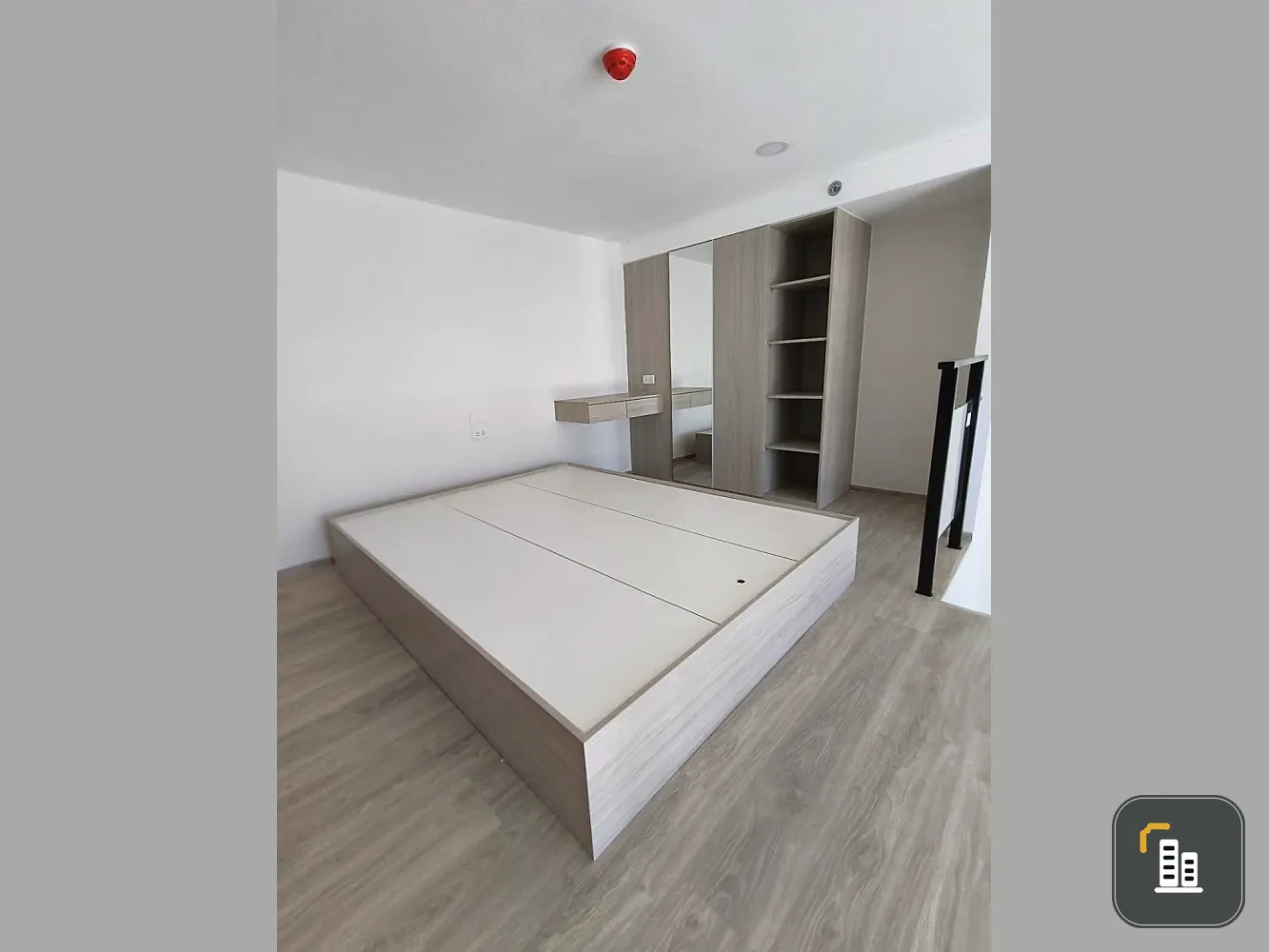 Selling down payment Origin Plug & Play Srinakarin, 18th floor, good project, nice location, reserve now, urgently.