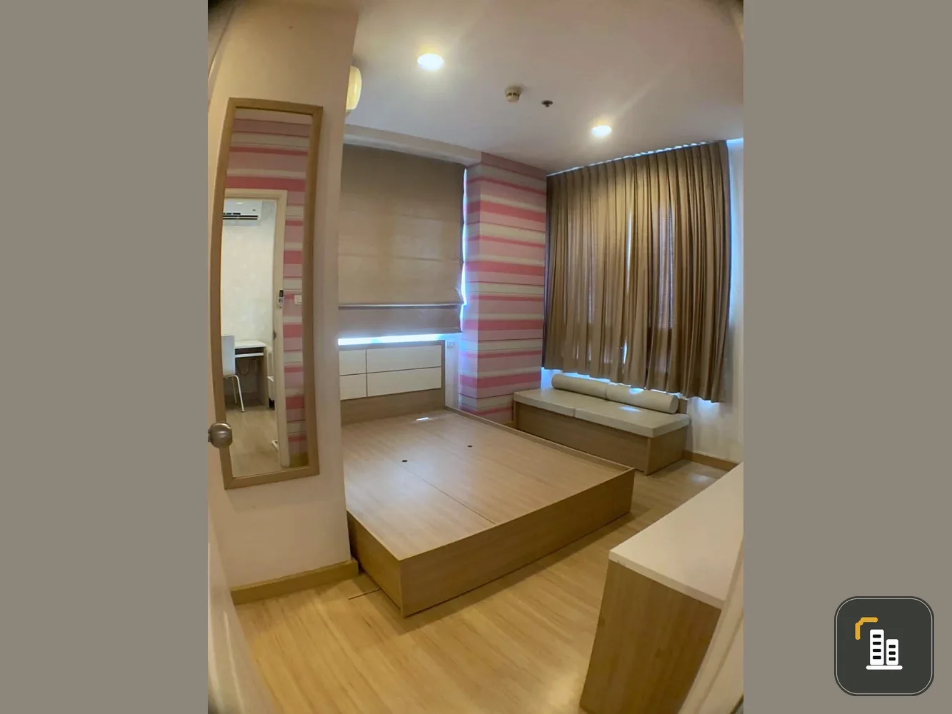 For sale: Centric Scene Ratcha vipha, 4th floor, same floor as swimming pool, wallpaper included, just bring your own unit and move in.