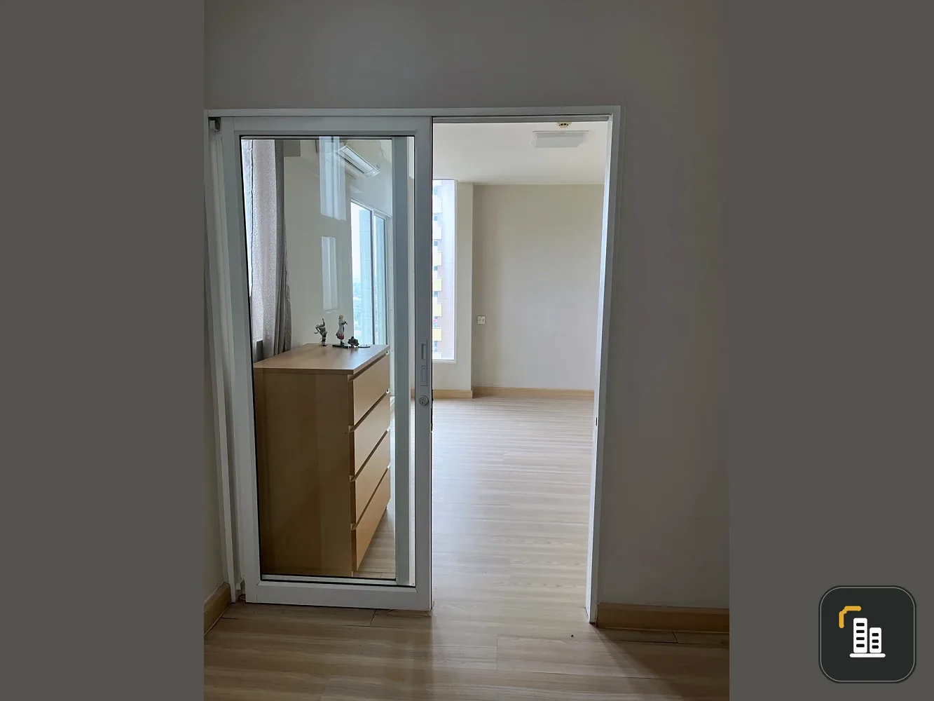 For sale: M Society Condominium, spacious room, lots of usable space, good location. If you're slow, you'll miss out.