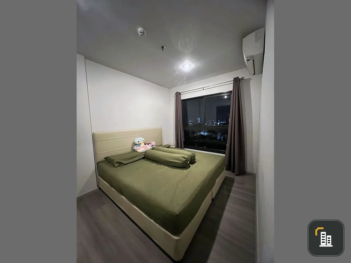 For sale: The Parkland Charan-Pinklao, 17th floor, Building C, complete with furniture and electrical appliances. Don't delay!