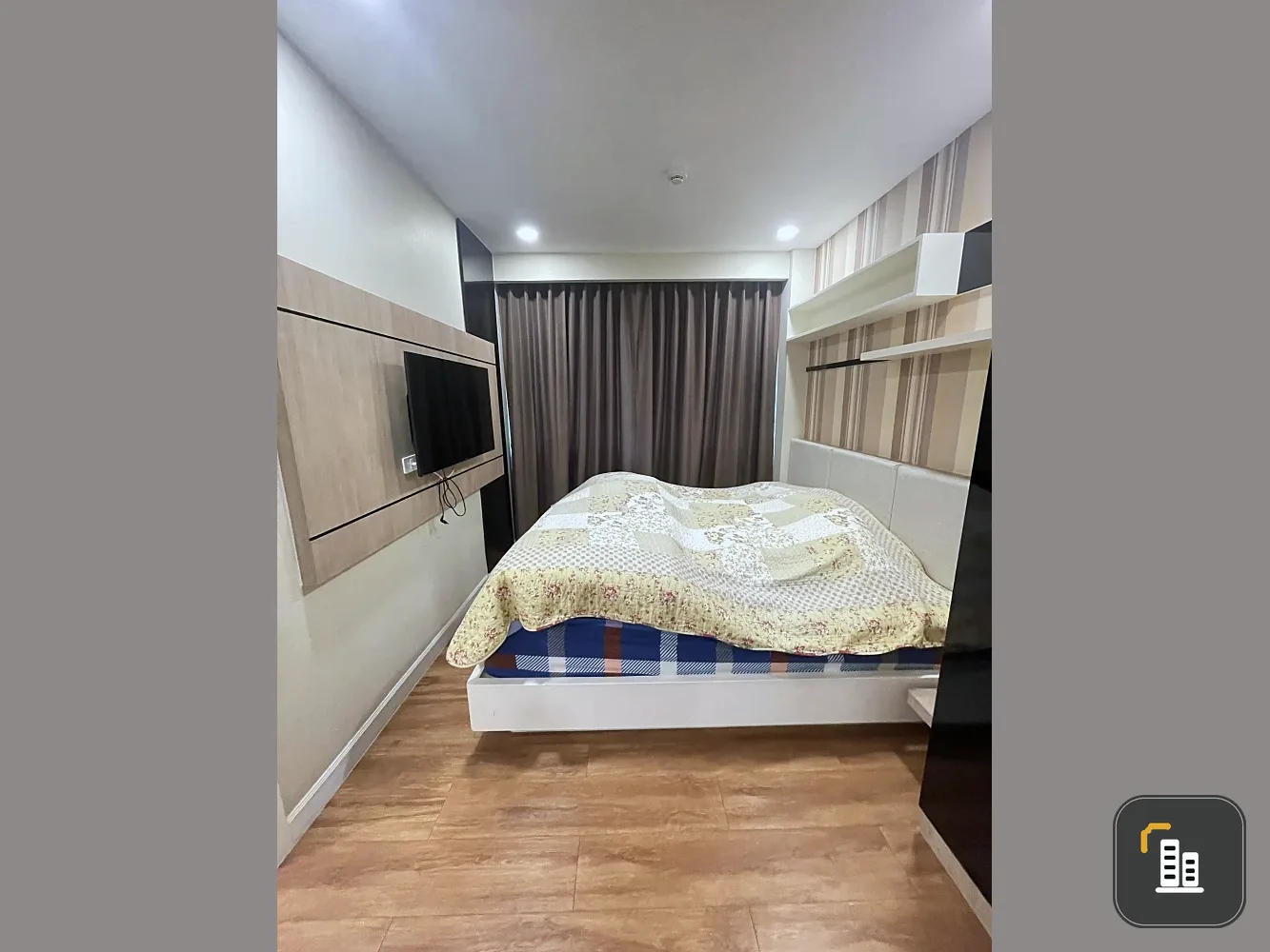 For sale Dusit Grand Park 1 bedroom 1 bathroom, good location, comes with a large sofa, don't miss it.