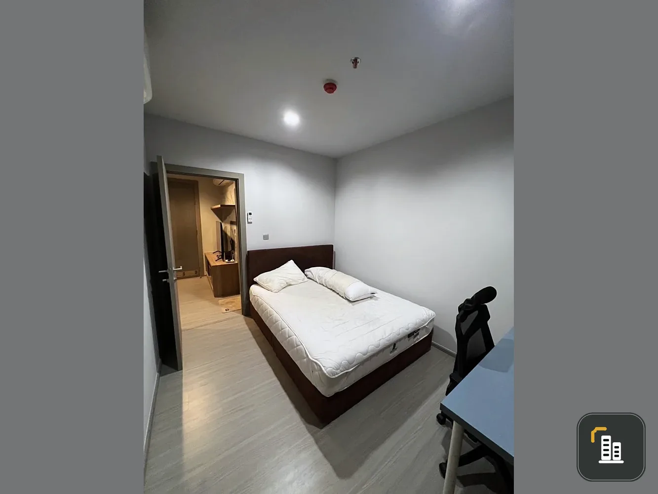 For rent: Life Asoke - Rama 9, a nice room with complete facilities. If you don't book, you'll regret it later.