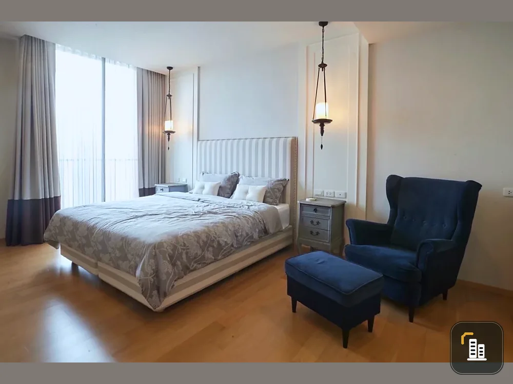 For sale: NOBLE REFINE, 10th floor room, built-in decoration, looks good and stylish, Fully Furnished, ready to move in.
