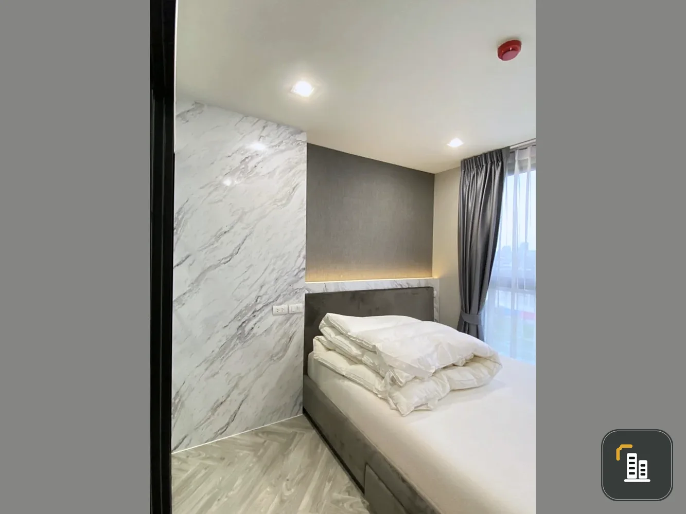 For sale Rise Rama 9 Combine room, large area, fully furnished, lots of cabinets! Almost no need to buy anything more, must reserve.