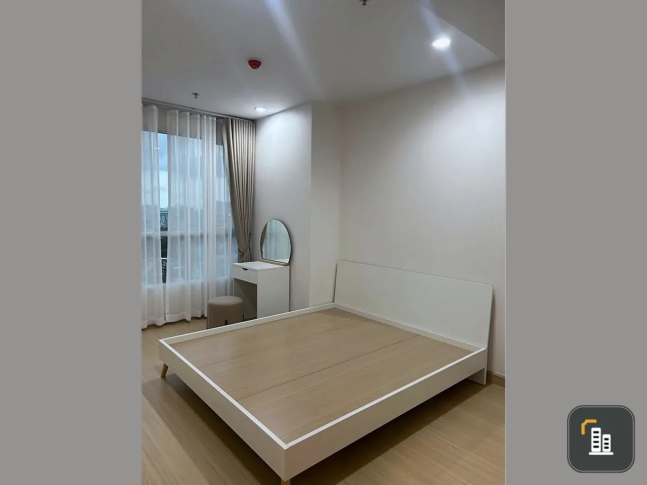 For sale: Supalai Riva Grand Rama 3, empty room, lots of usable space, room decorating enthusiasts can't miss out, great location, hurry and book now.