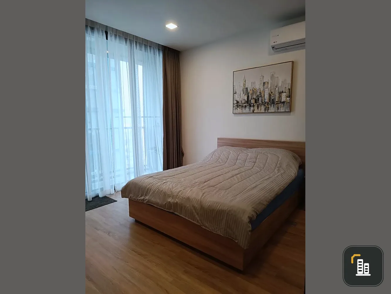 For rent: XT PHAYATHAI, 26th floor, very high, balcony facing north, not hot sun, good quality electrical appliances and appliances, fully furnished,
