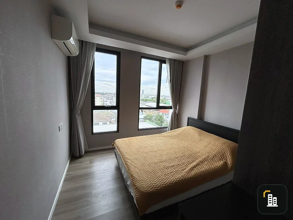 Condo for sale, Very Lasalle Bearing, spacious room, comfortable living, fully furnished, complete electrical appliances, built-in throughout the room