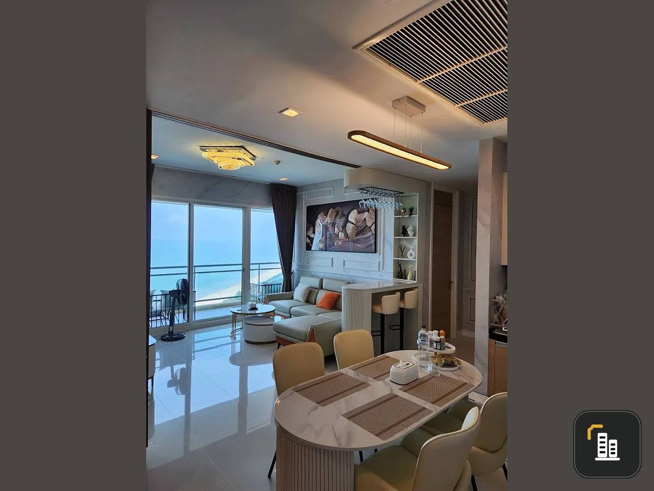 For sale Condo Reflection Jomtien Beach Pattaya, beautifully decorated room, amazing built-in, lots of usable space, sea view, don't miss it.