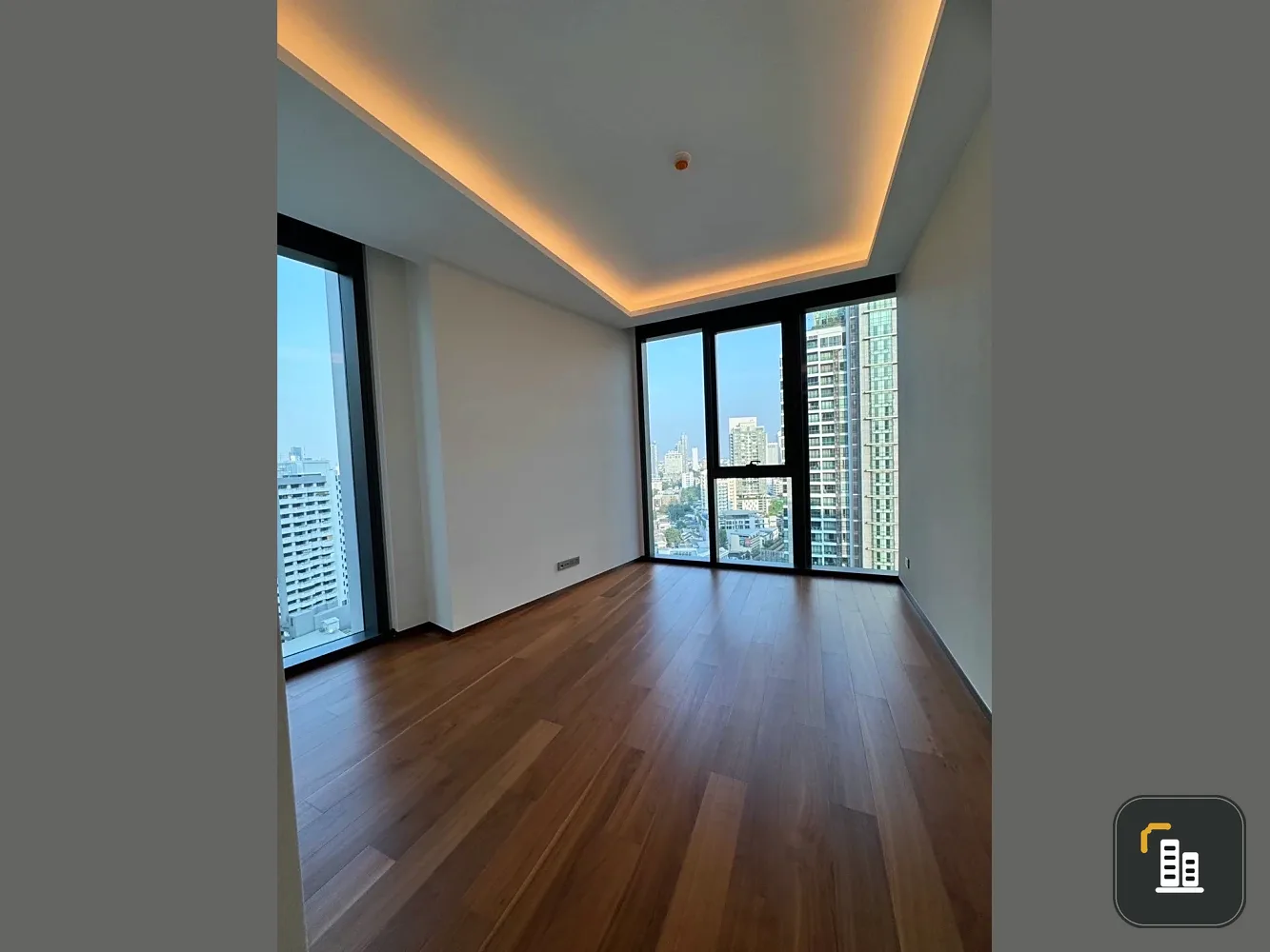 Urgent sale: The Estelle Phrom Phong, empty room, lots of usable space, comes with a private passenger elevator. Buy now.
