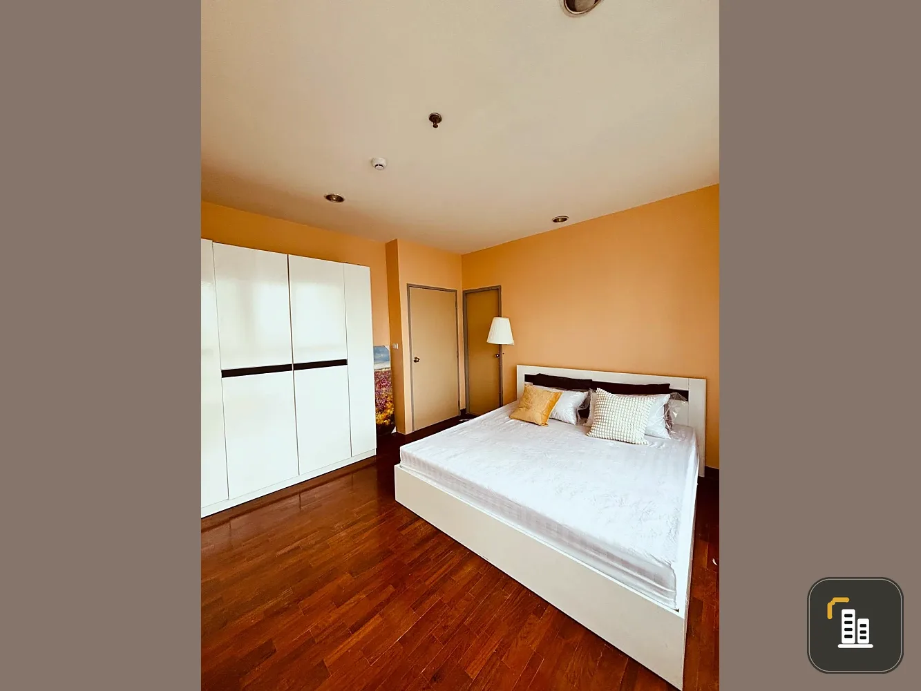 For rent!! Condo Pathumwan Resort, 33rd floor, beautiful condo, newly decorated, good location, convenient transportation, hurry up and book now!!