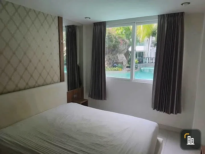 For rent: Amazon Resident Pattaya (Jomtien), room next to the swimming pool, walk straight into the pool, comfortable room, not cramped, must book lik