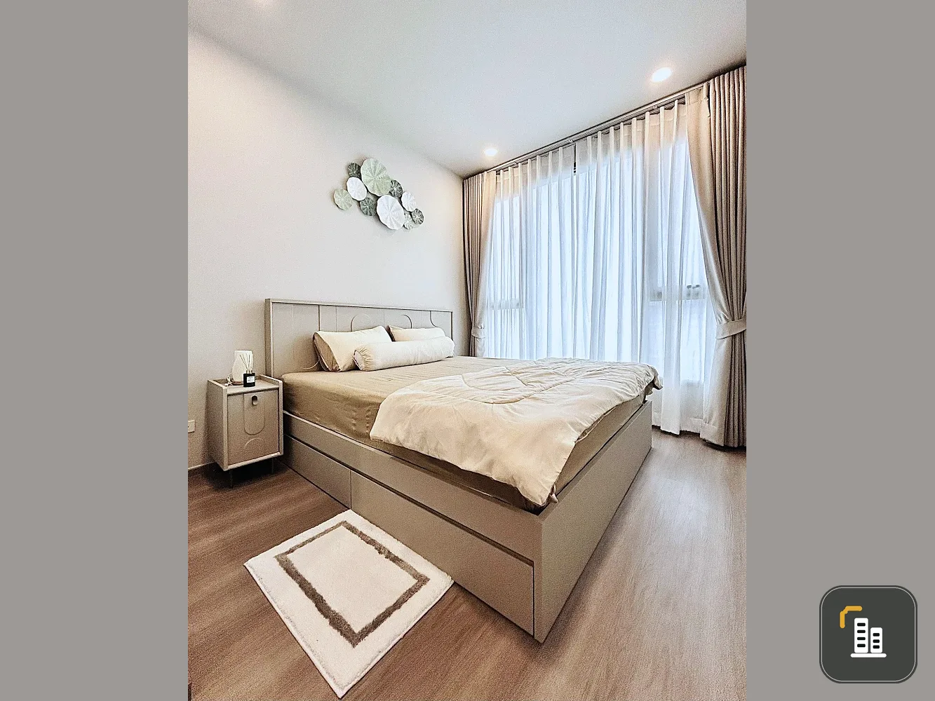 For rent Whizdom by the forestias, furnished room, ready to move in, white tone, comfortable to the eyes, affordable price, hurry and reserve now.