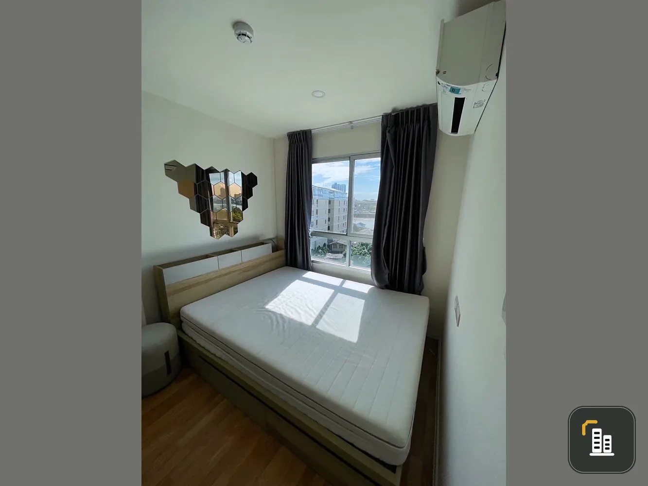 For sale: Lumpini Ville Phra Nang Klao-Riverview, with a view of the Chao Phraya River, complete with all premium furniture. Reservation required.