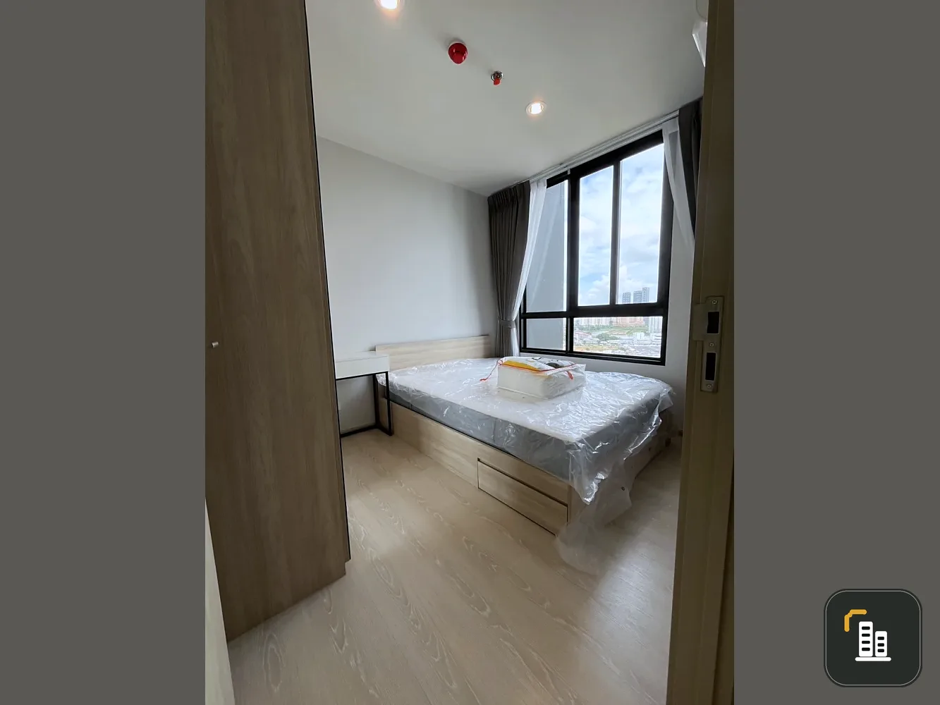 For rent: Noble NUE Mega Plus Bangna, spacious room, city view from high floor, fully furnished, just bring your bags and move in.