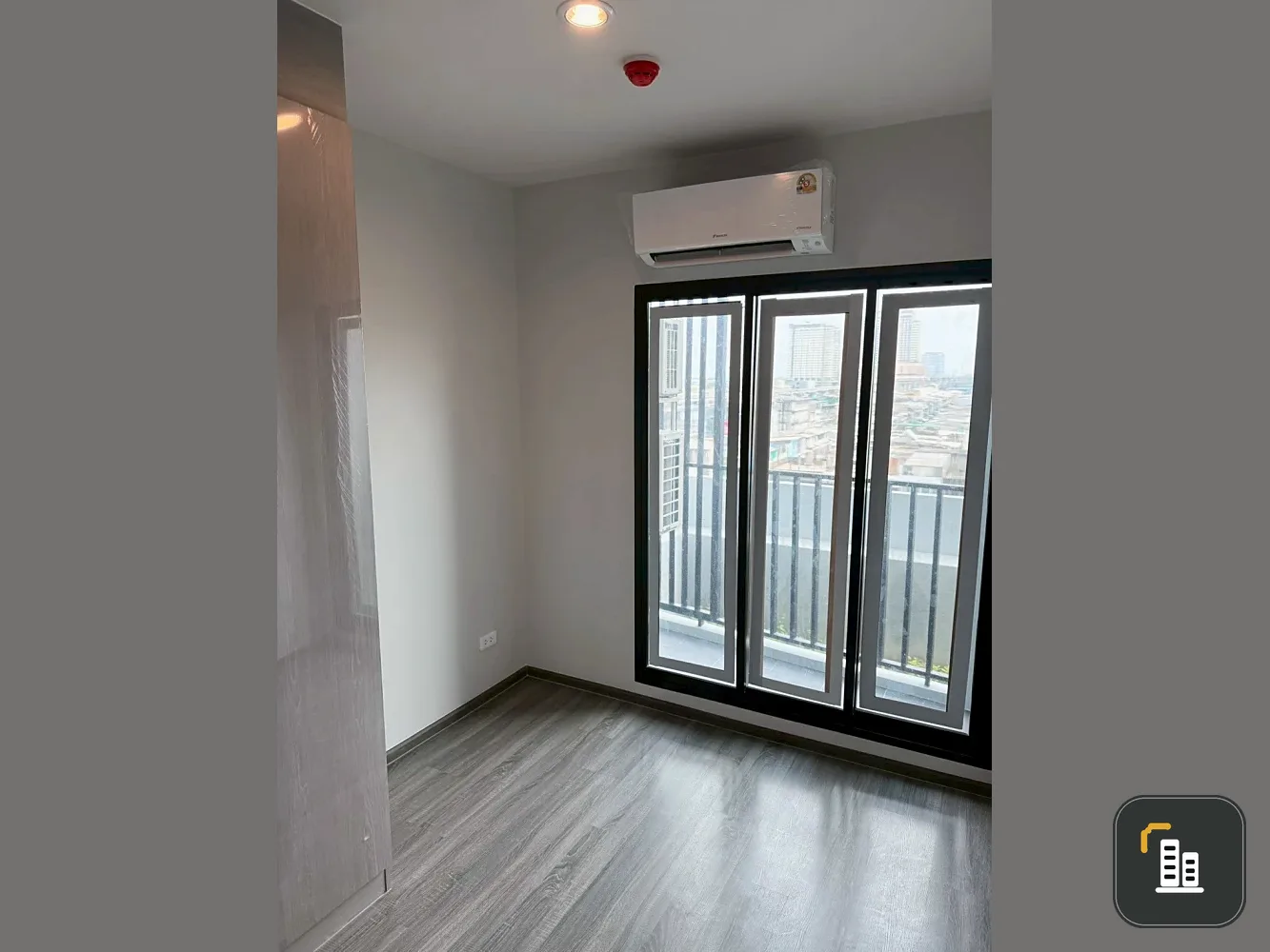 Selling down payment Ideo Ramkhamhaeng - Lam Sali Station, 8th floor, good location, worth living in, if you don't reserve, you'll really miss out.