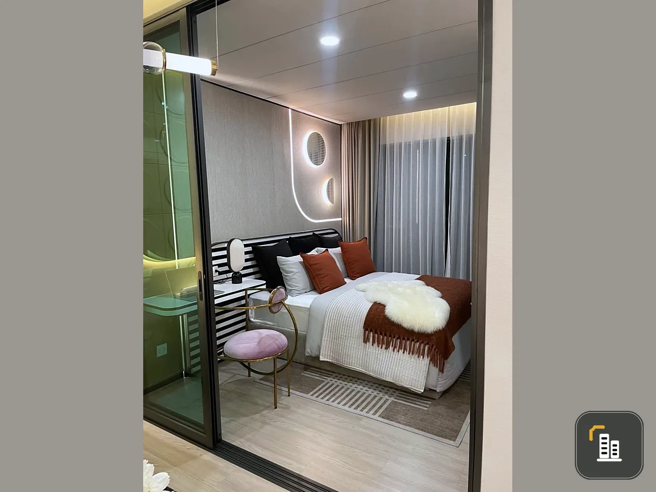 Selling down payment Aspire Sukhumvit-Rama 4, 8th floor, good project, complete common area, reserve now, urgently.