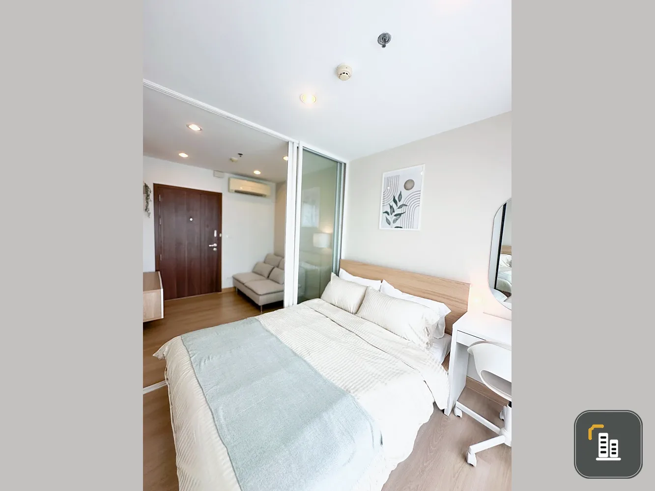 Urgent sale, The Base Chaengwattana, fully furnished, ready to move in, at a great price, hurry and become the owner today.
