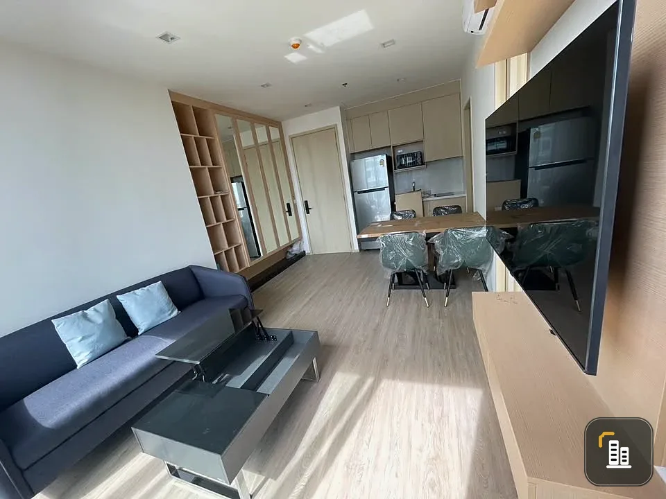 For rent: Noble State 39, 18th floor, lots of usable space, has very good built-in furniture. You must book this.