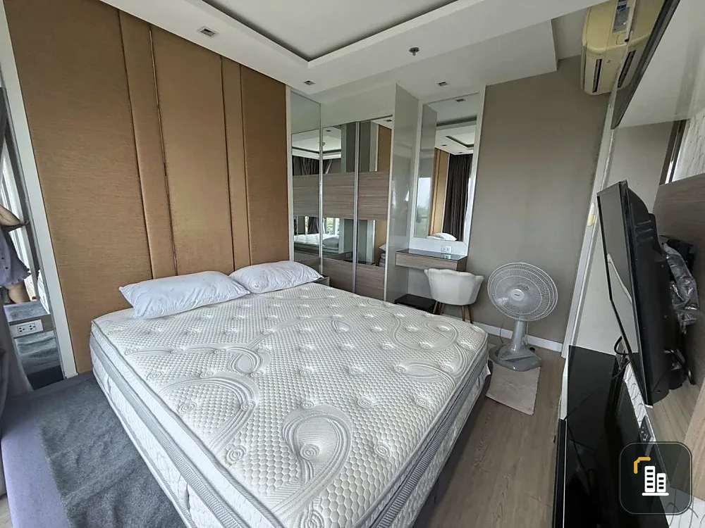 For sale or rent: La Santir (Jomtien), fully furnished with built-in furniture throughout the room. The view is very pleasing to the eye. Don't just l