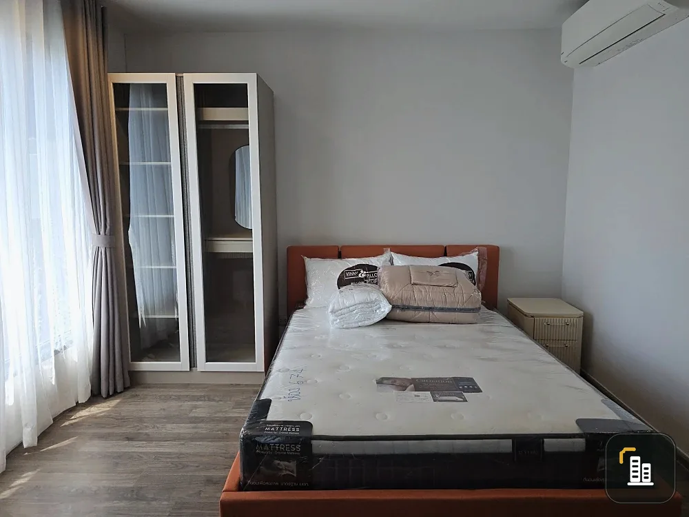 For rent: Life Ladprao Valley, a nice room with a beautiful city view from a high floor. Comes with complete furniture. Don't miss it.