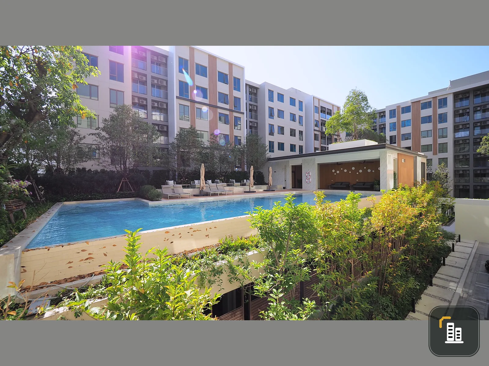 Selling a wide corner room. View of the pool and garden Nicely decorated like a Phyll Phahol 34 sample room, ready to move in.