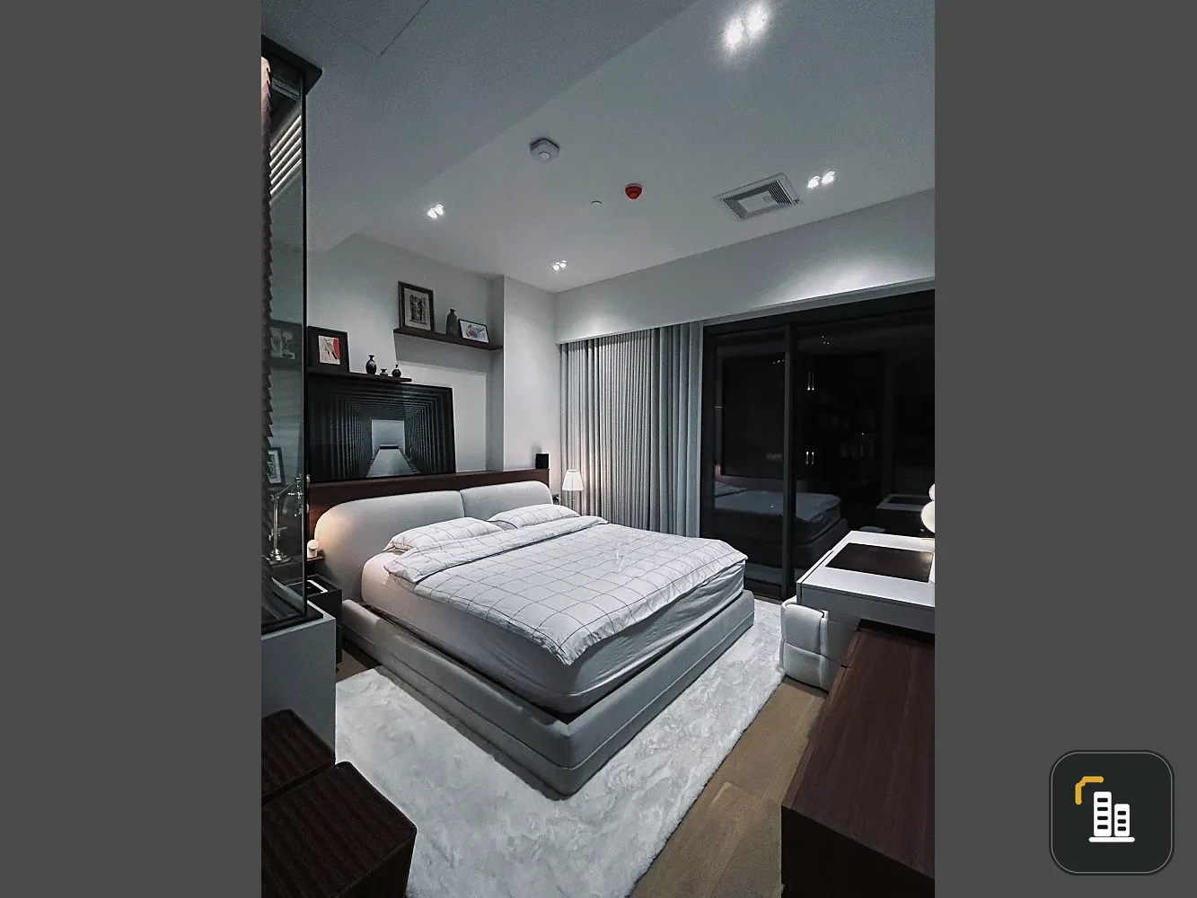 For rent The Strand Thonglor 9th floor, open view, enjoy the city view without having to face the neighbors directly, very stylishly decorated, very w