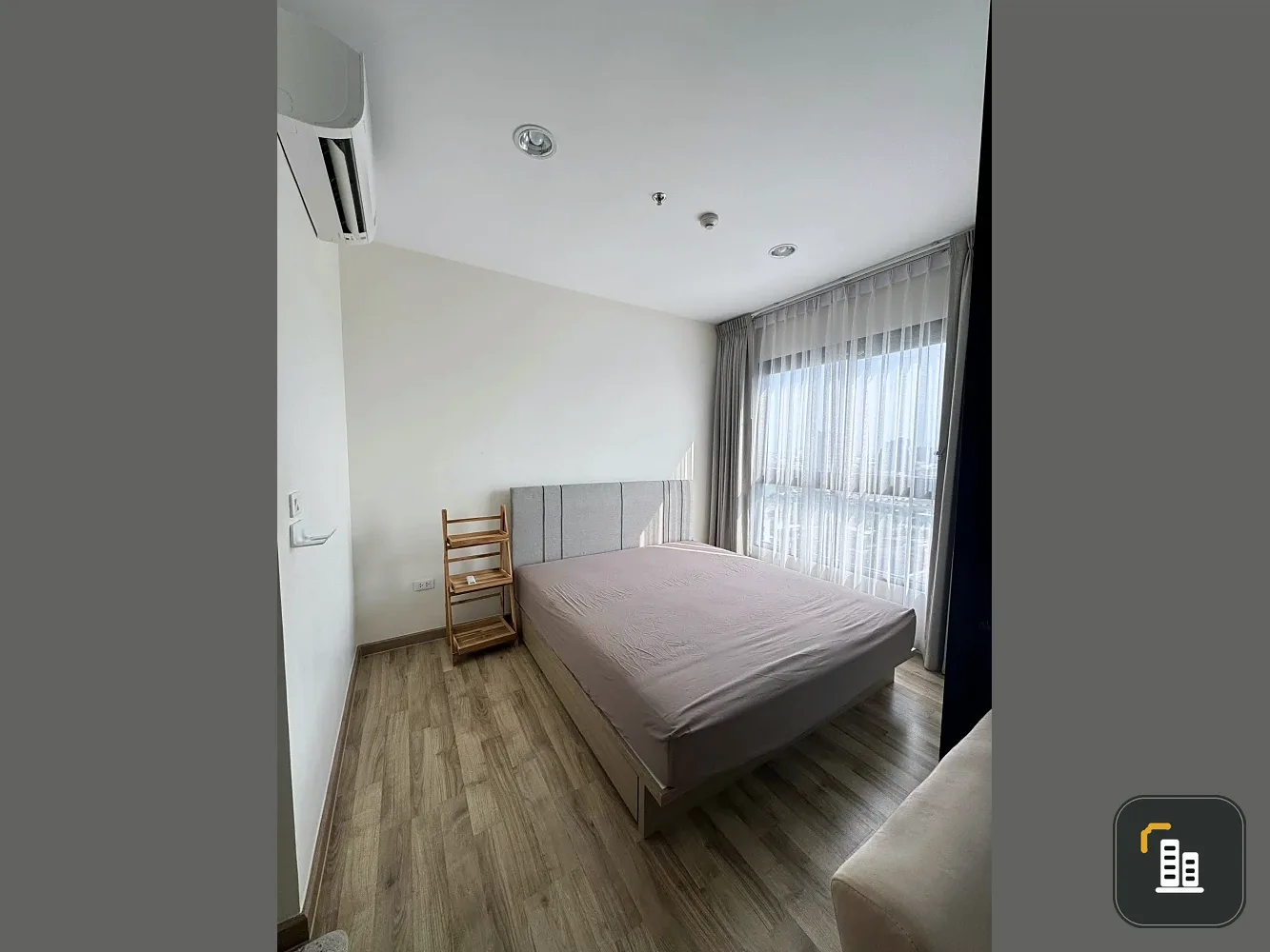 For rent: Niche Mono Charoen Nakhon, a nice room, fully furnished, good location, hurry and book now.