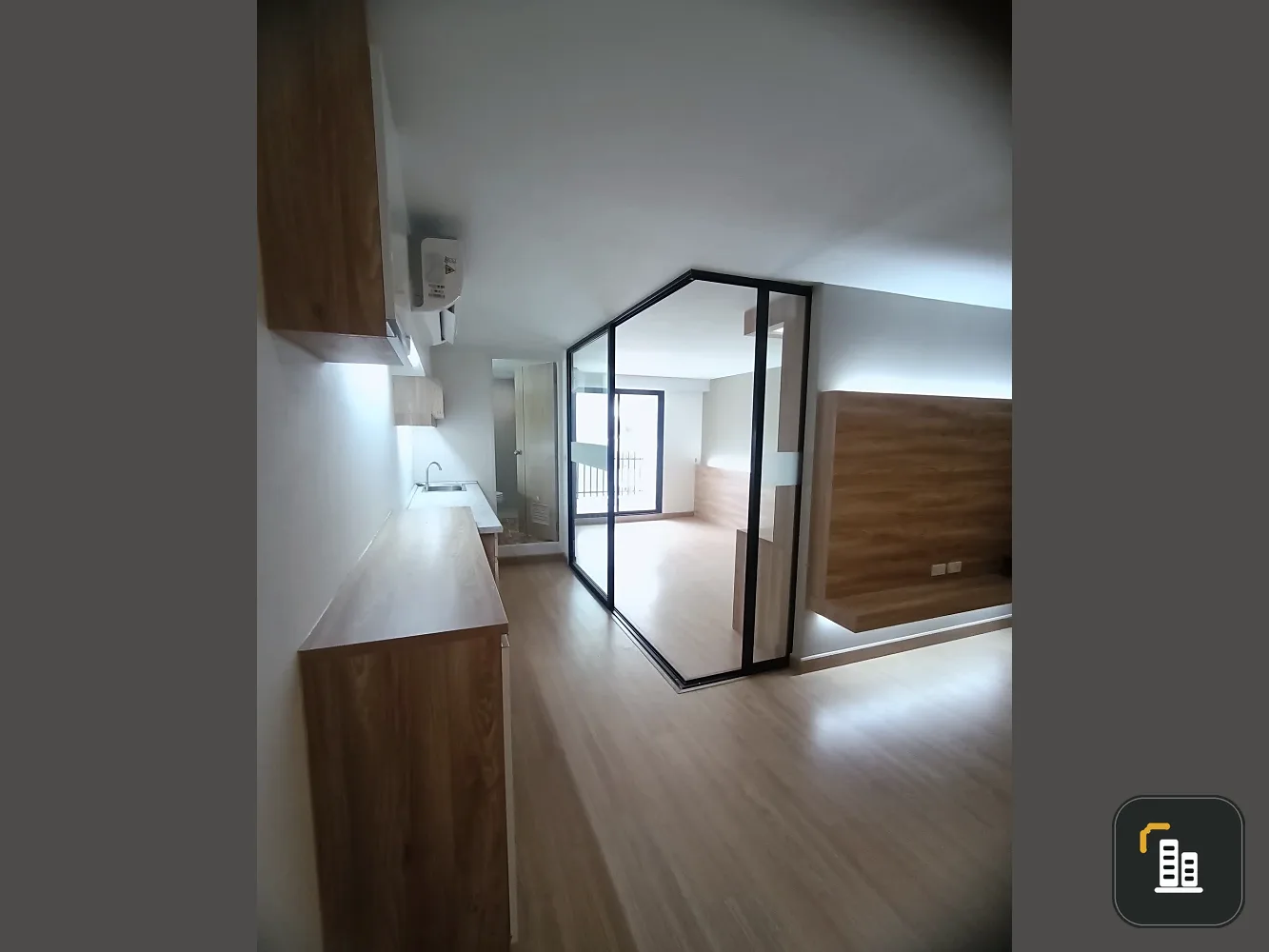 Selling Level Condominium, empty room, well separated, room decoration lovers, I must say that you definitely can't miss it.