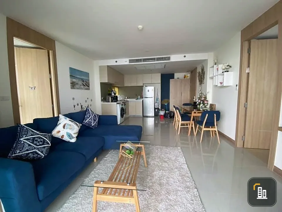 For sale: The Riviera Jomtien Pattaya, corner room, not crowded, lots of usable space, stunningly decorated, sea view, don't miss out.