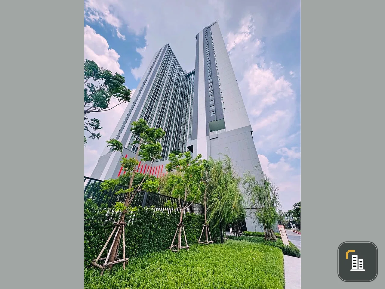 Selling down payment Aspire Sukhumvit - Rama 4, pool view, open view, not hot, separate kitchen, room number total 8, very good, live there and get ri