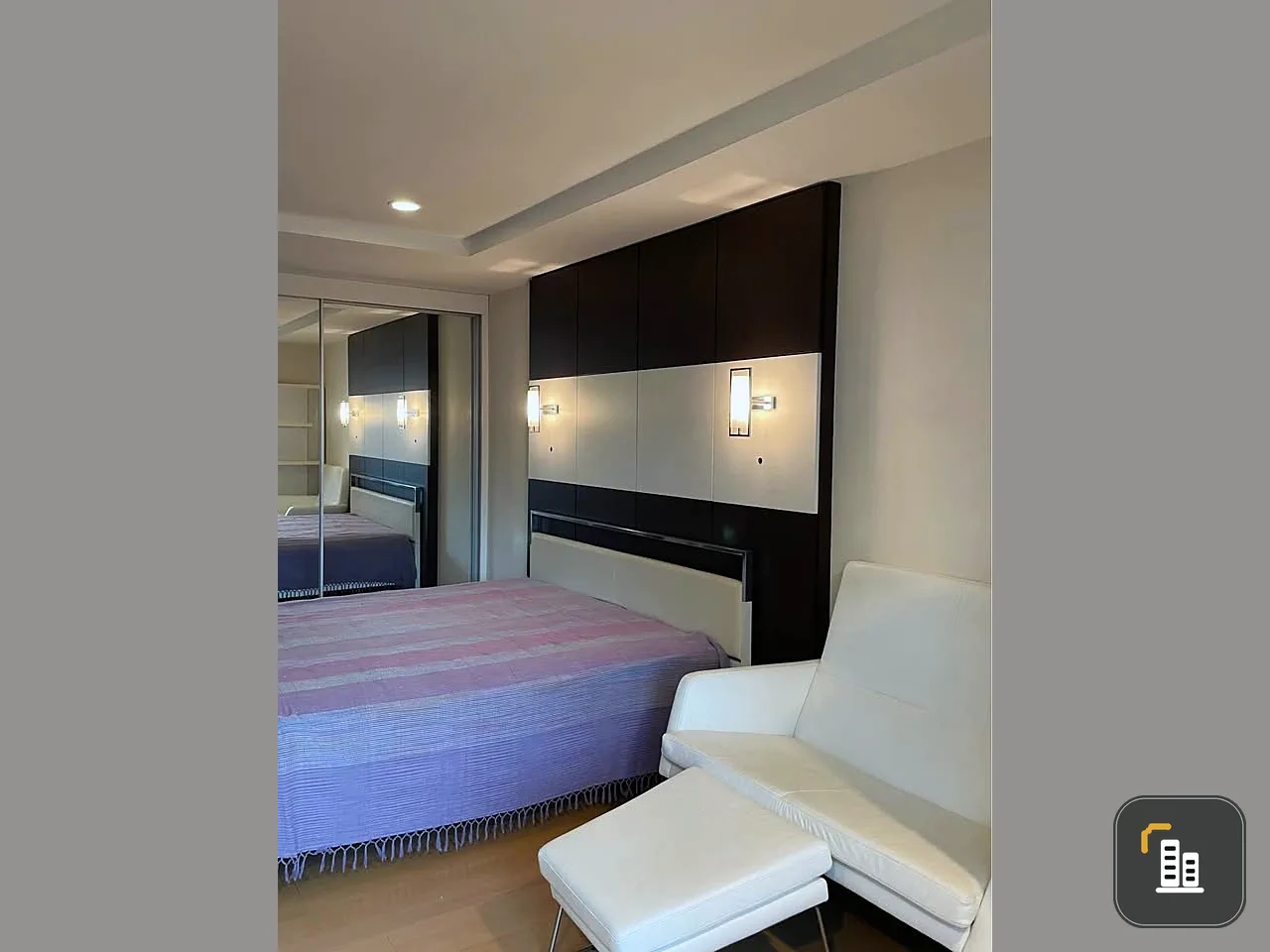For sale, for rent, The TRENDY Condominium, spacious room, lots of usable space, built-in headboard, amazing view of Asoke, don't miss it.