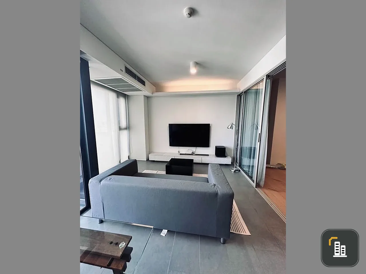 For rent: Siamese Ratchakru Condo, the most beautiful view room in the building, corner room with privacy, book now, don't delay.