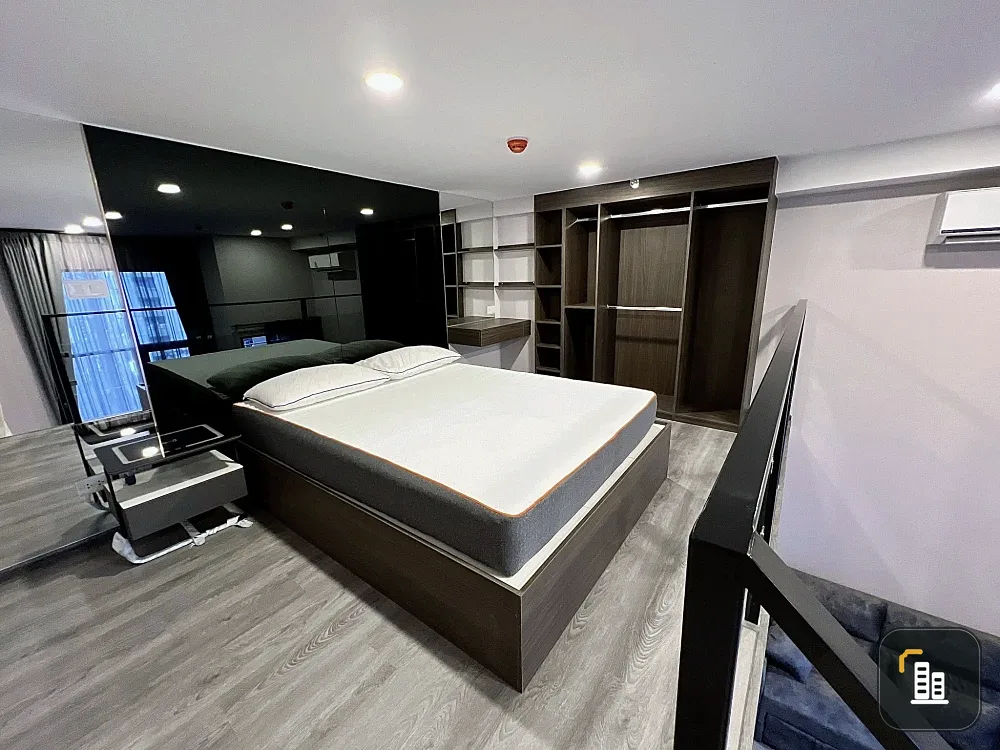 For rent THE ORIGIN LADPRAO-BANGKAPI, high ceiling condo, Duo Space, 2 floors, very good furniture in the room, focusing on quality, hurry and book no