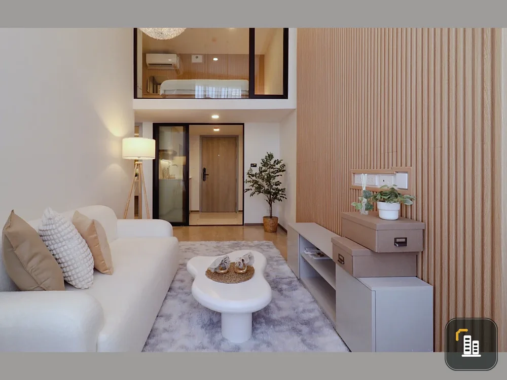 For rent: SOHO Bangkok Ratchada, a luxury condo decorated in Muji style, Duo room, 2 floors, 4 meter high ceiling, beautiful view, fully furnished.