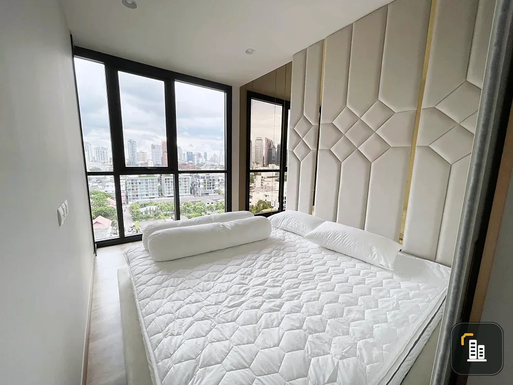 For sale: Oka Haus Sukhumvit 36, beautiful room with quality built-in furniture. Interested? Hurry and reserve now!