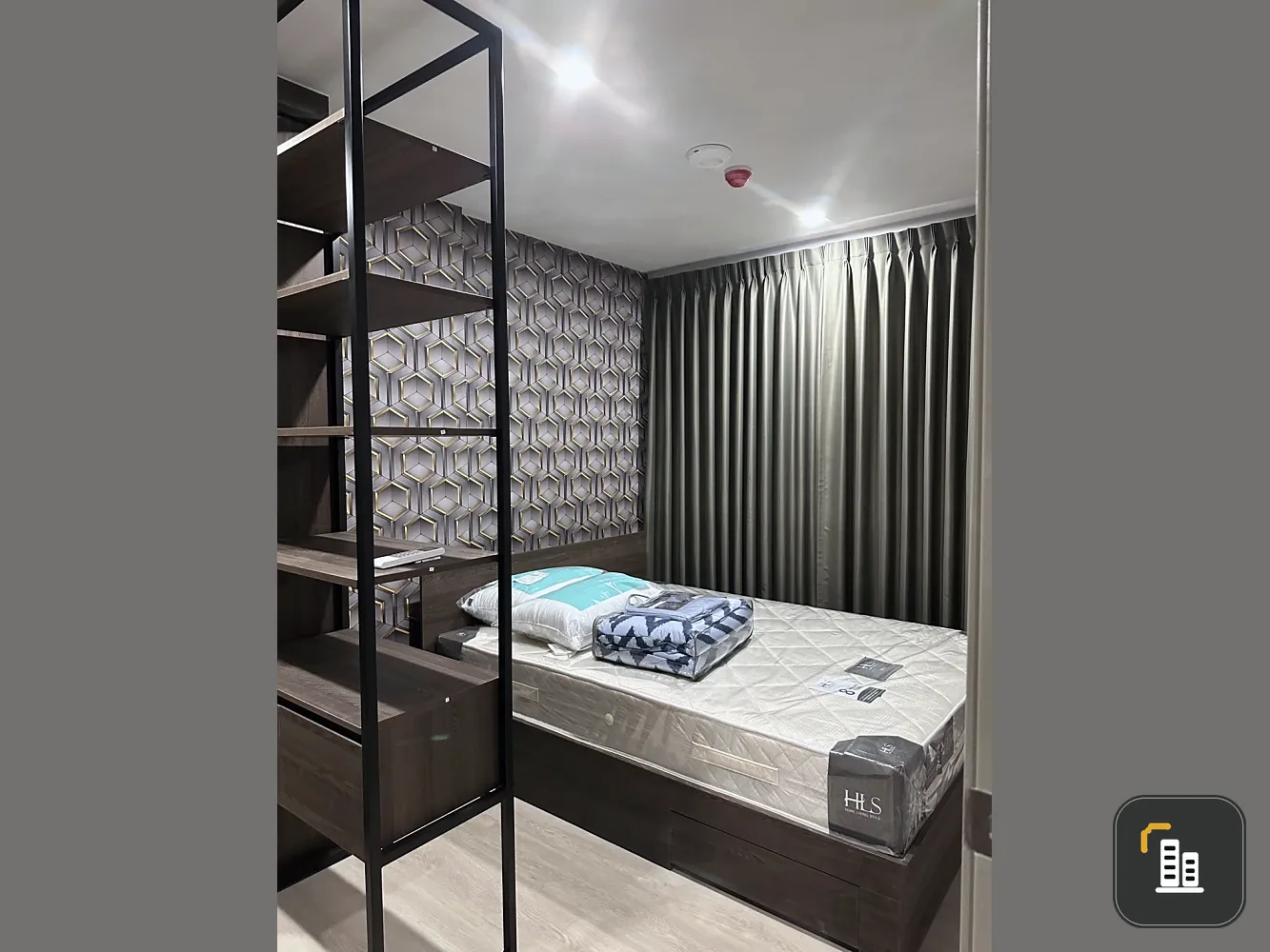For sale: Nue Cross Khu Khot Station, spacious room, fully furnished. With a good deal like this, what are you waiting for?