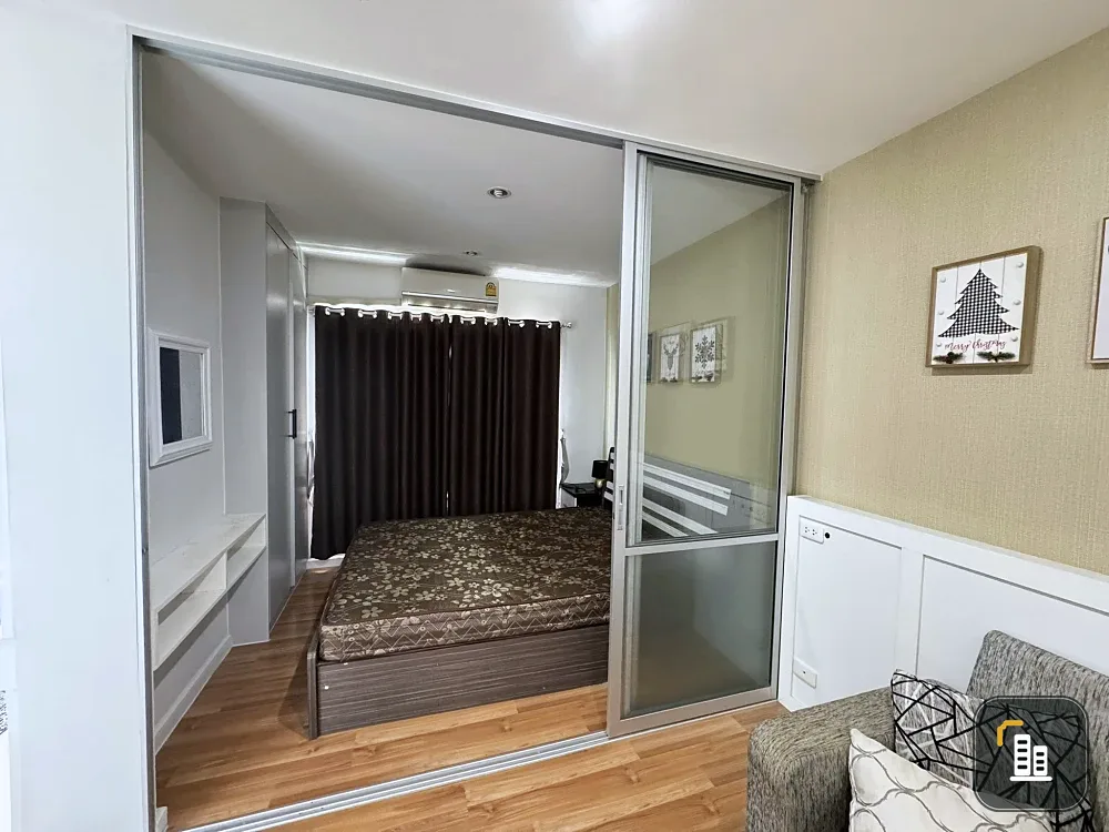 Urgent sale, V Condo Lat Krabang, well-separated rooms, reasonable price, good for living or investing, book now, don't delay.