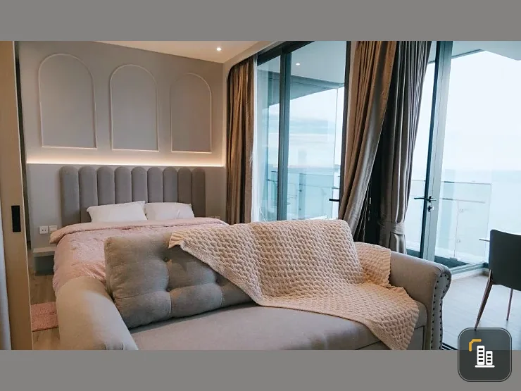 For sale, for rent, AROM WONGAMAT, 27th floor, sea view, fully furnished, nice to live in, hurry and reserve now, don't wait.