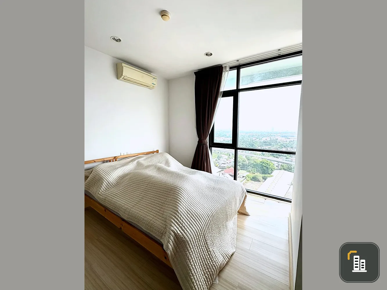 For sale: Bangkok Horizon P48, 19th floor, corner room, fully furnished, nice to live in. Interested in owning one? Hurry and reserve now.