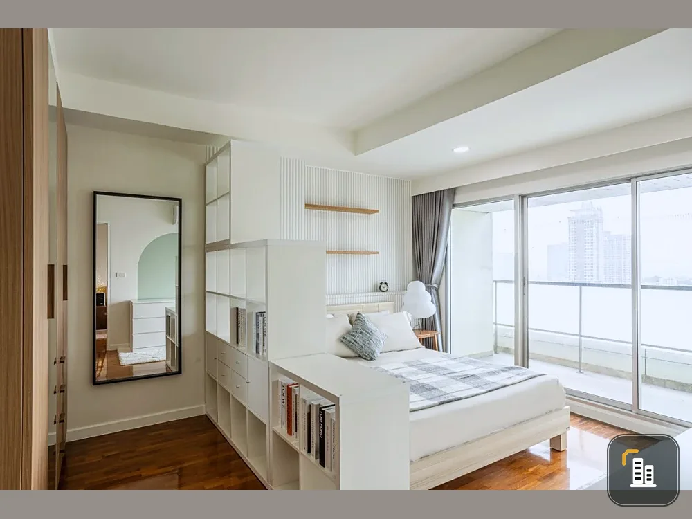 Baan-Nonsi for sale, spacious room, lots of usable space, decorated in a stylish tone, comes with complete furniture, good like this, don't miss it.