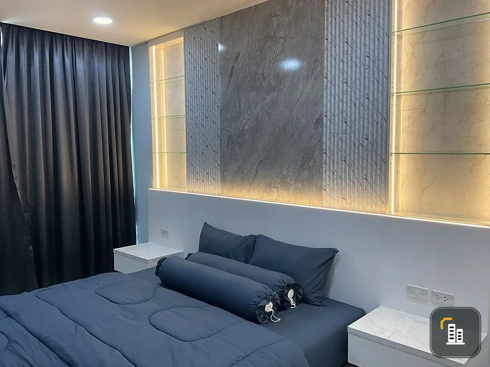 For sale: CC Condominium 1, 1 bedroom, 1 bathroom, fully furnished, built-in marble headboard, reserve now.