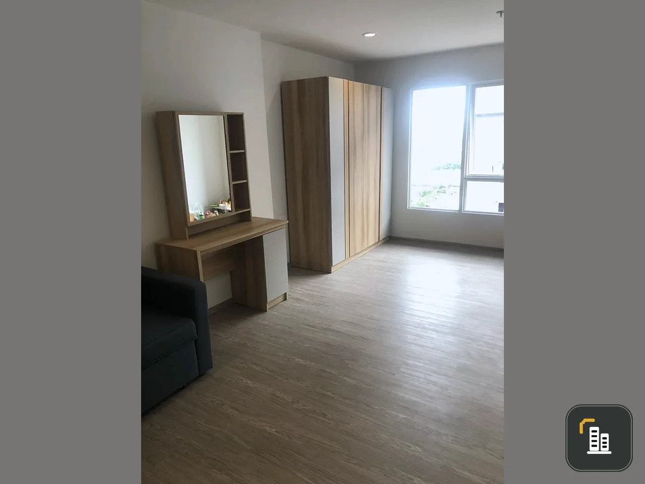 Urgent sale: Regent Home Bang Son Phase 28, wide front room, not attached to anyone's room, great price, buy now, don't miss out.