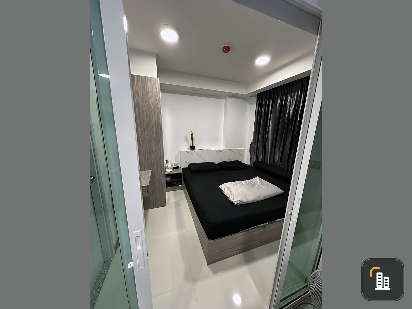 For rent: The Green Condo, 2 rooms, separated into sections, perfectly divided into zones. Come and reserve today. Don't miss out.