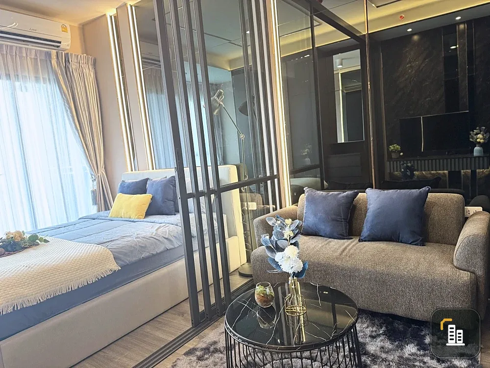 For rent: Ideo Sukhumvit - Rama 4, high floor room, fully furnished, luxury built-in, just bring your bag and move in.