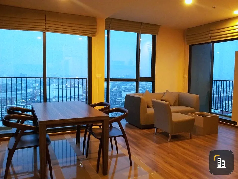 For sale: Teal Sathorn-Taksin, high floor, corner room, unobstructed city view, facing north, cool all day, good ventilation, must book.