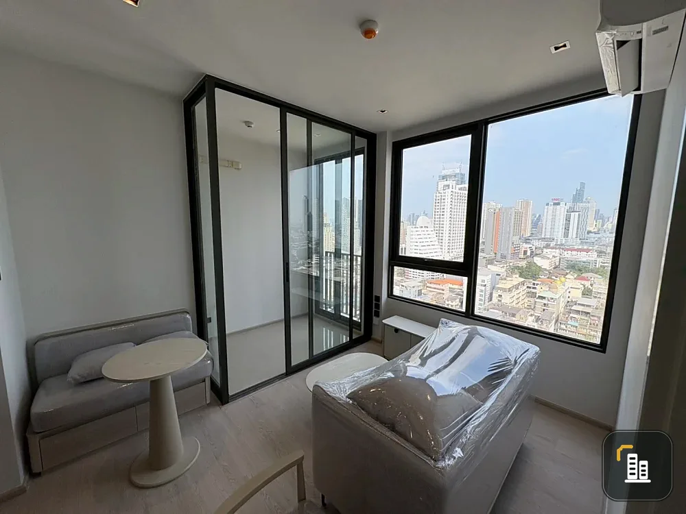 For sale: Reference condo Sathorn-Wongwian Yai, beautiful corner room, no people walking around to disturb, city view, no buildings blocking the view,